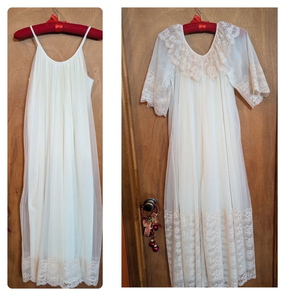 Vintage Cream Peignoir Set